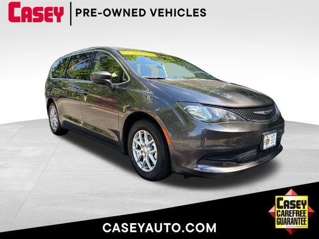 2023 Chrysler Voyager LX's photo
