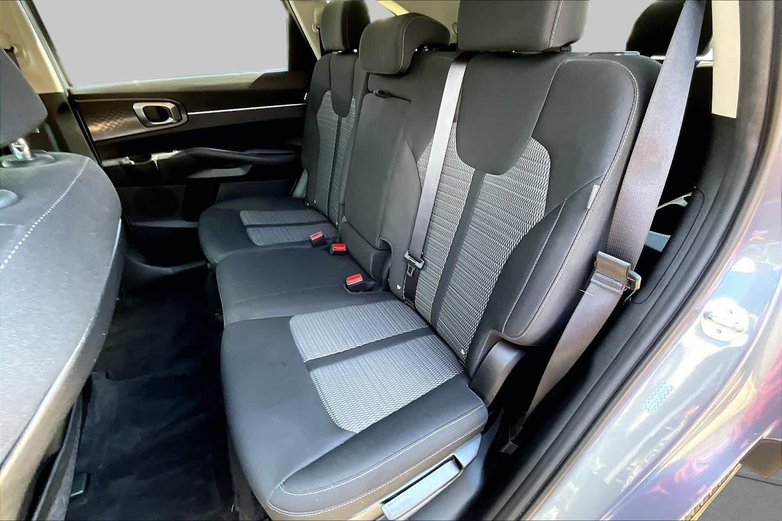 Used 2025 Everlasting Silver Kia LX image 24