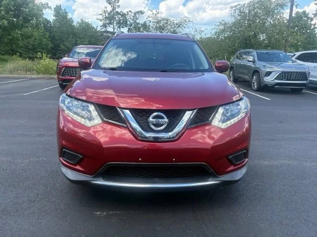 Used 2016  Nissan SV image 2