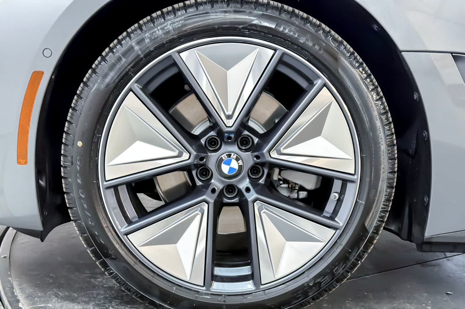New 2026 Skyscraper Grey Metallic BMW eDrive40 image 24