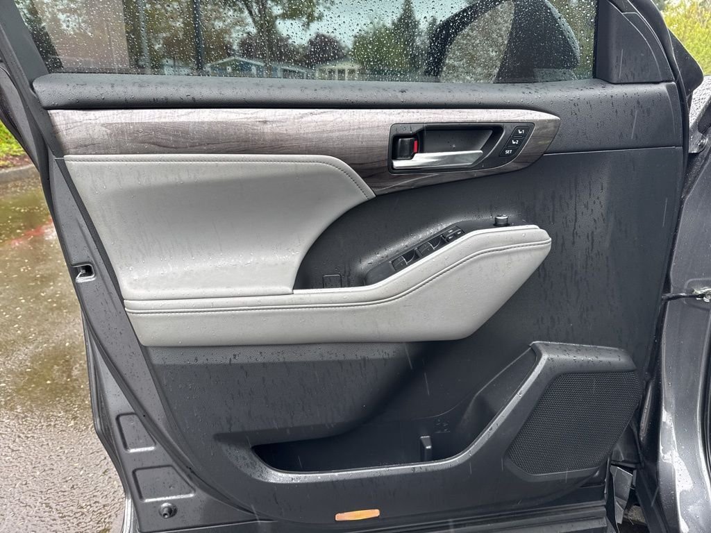 Used 2022 Magnetic Gray Metallic Toyota Platinum image 18
