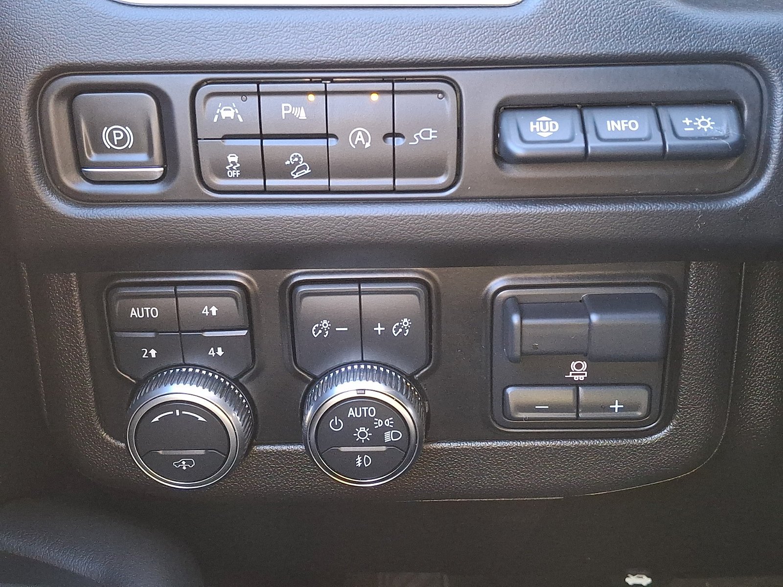 2021 GMC Yukon XL AT4 - Photo 28