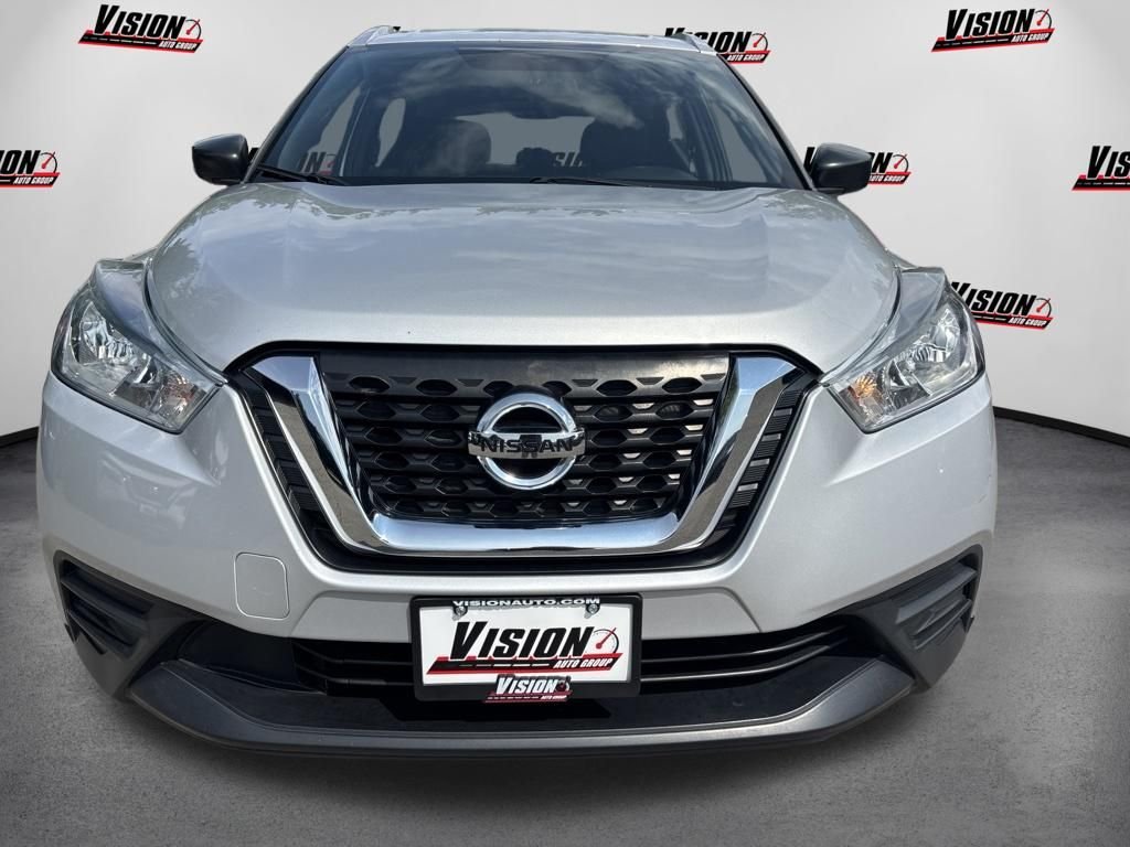 Used 2018 Silver Nissan S image 2