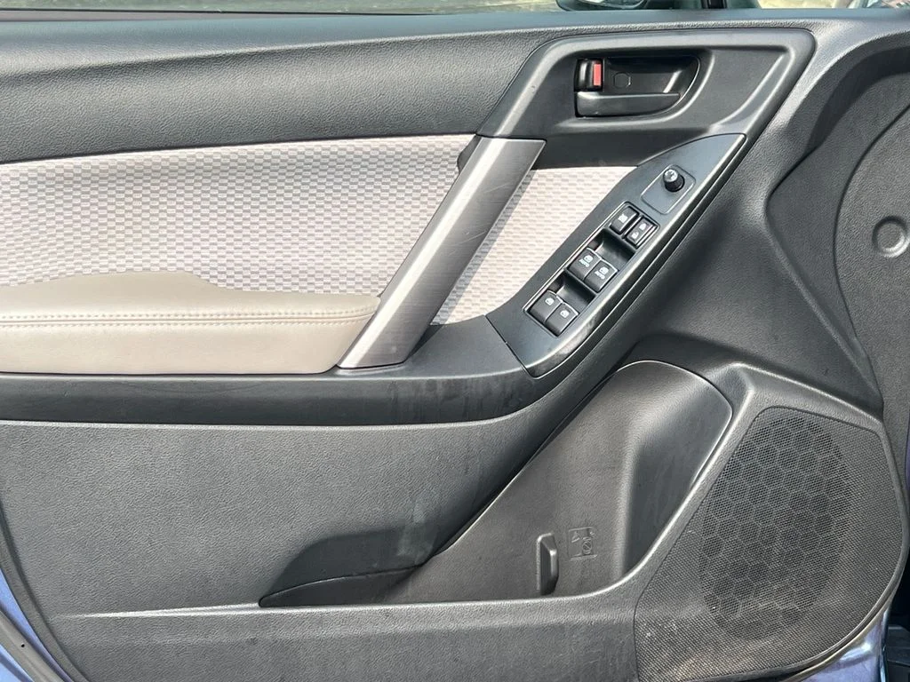 Used 2018 Blue Subaru 2.5i Premium image 14