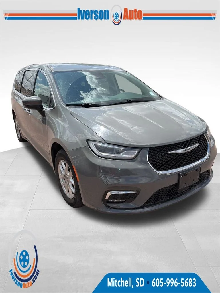 Used 2023 White Chrysler Touring L image 4