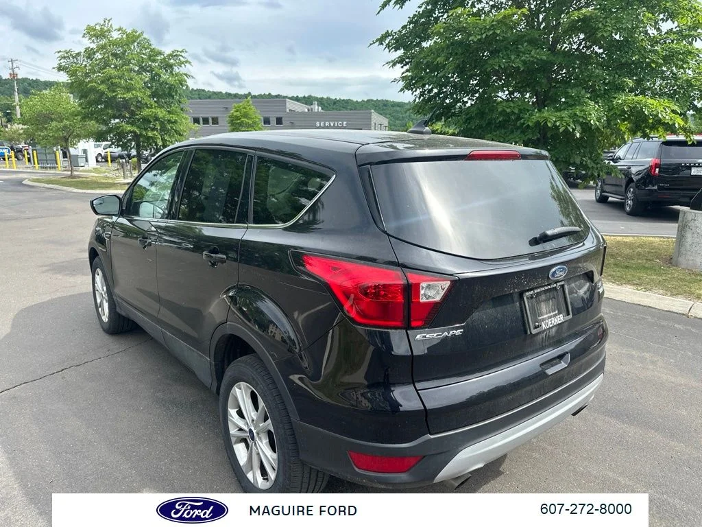 Used 2019 Black Metallic Ford SE image 7