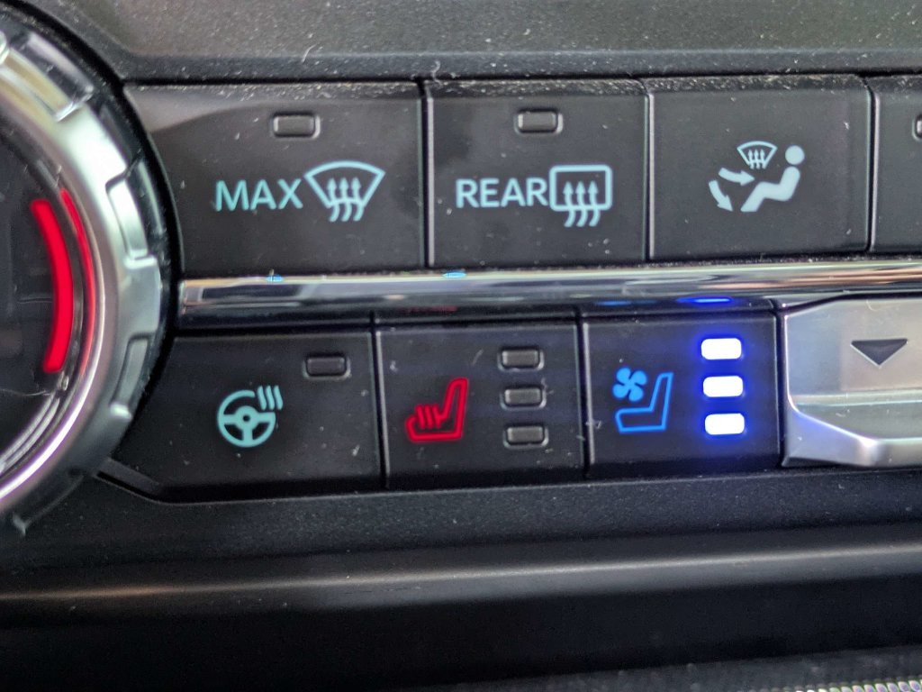 Used 2025 Red Ford Lariat image 25