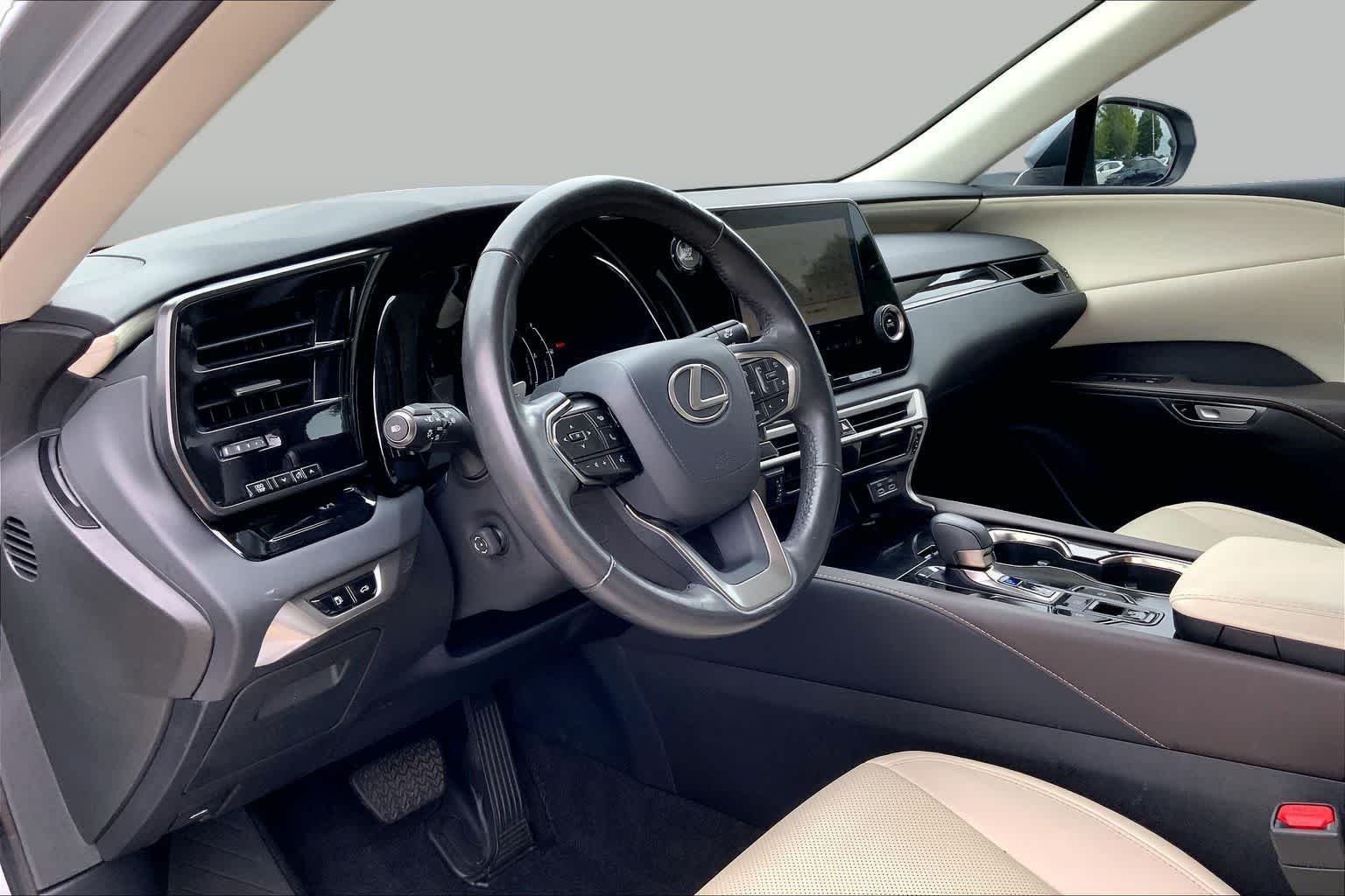 Used 2024 Iridium Lexus  image 17