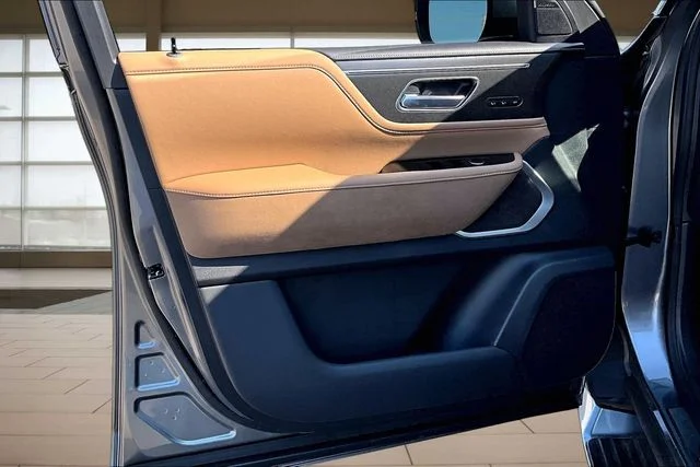 New 2027 Silver INFINITI LUXE image 22