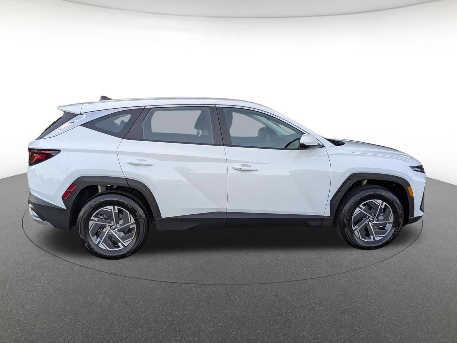 New 2026 Creamy White Pearl Hyundai Blue SE image 3