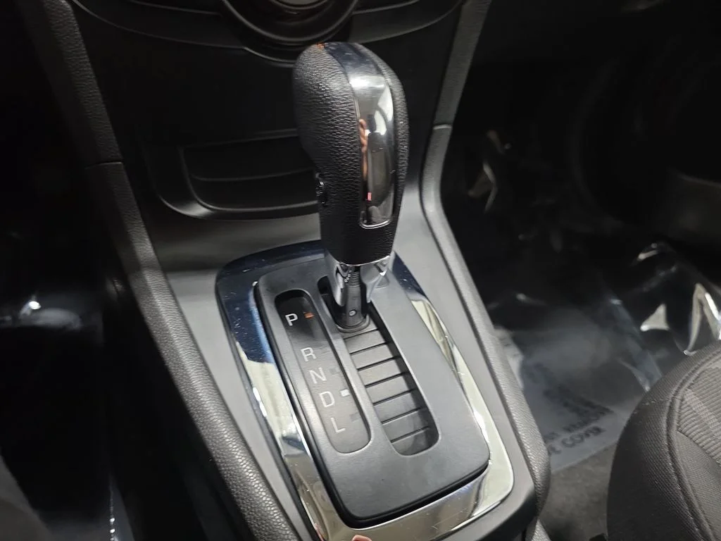 Used 2013 Oxford White Ford SE image 22