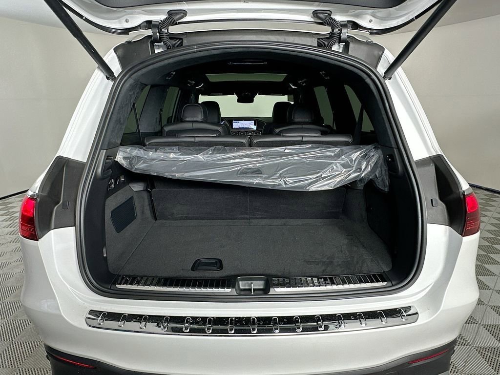 New 2026 MANUFAKTUR Moonlight White Metallic Mercedes-Benz GLS 63 AMG® image 63
