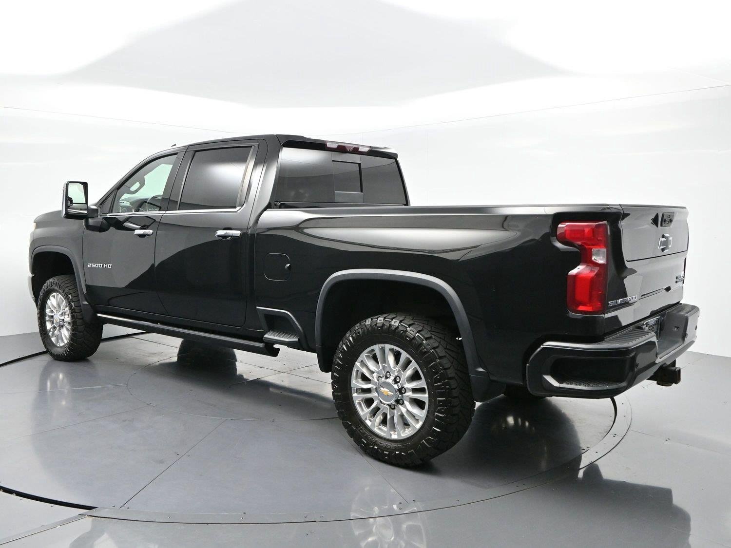 Used 2023 BLACK Chevrolet High Country image 4