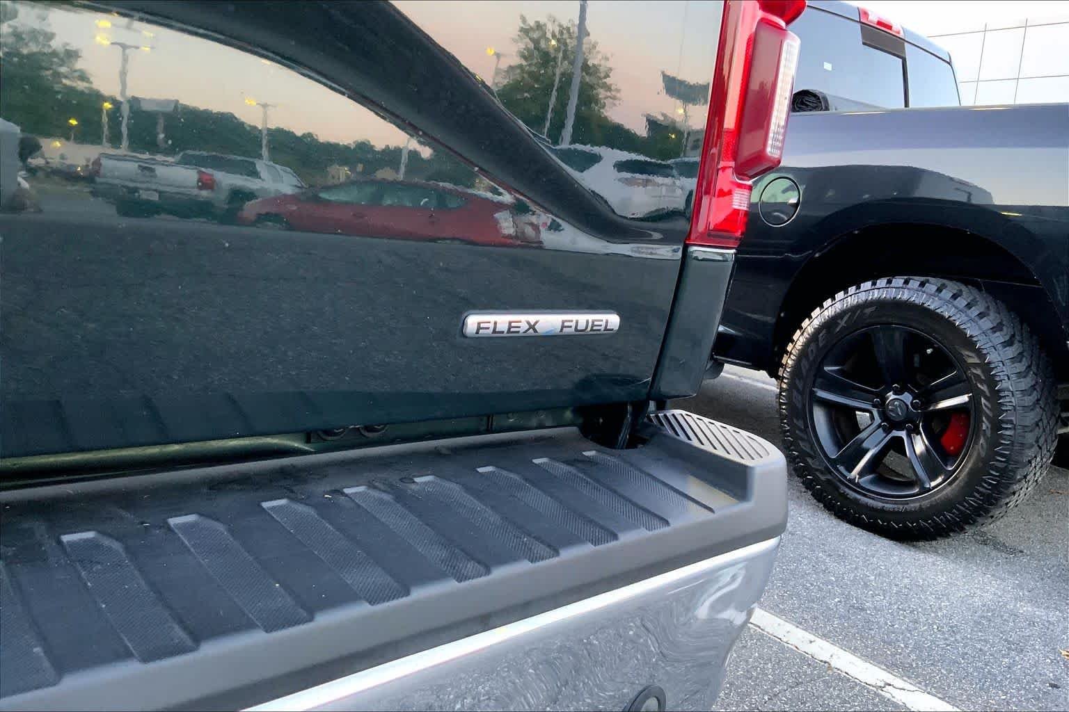 Used 2016 Green Gem Metallic Ford Lariat image 8