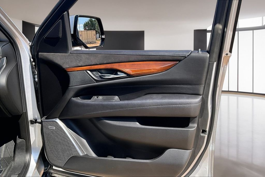 Used 2019 Silver Cadillac Luxury image 19