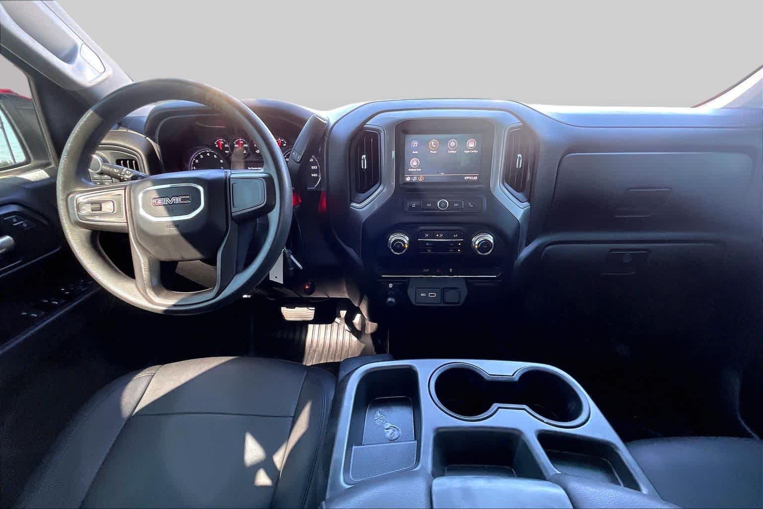 Used 2021 Summit White GMC  image 16