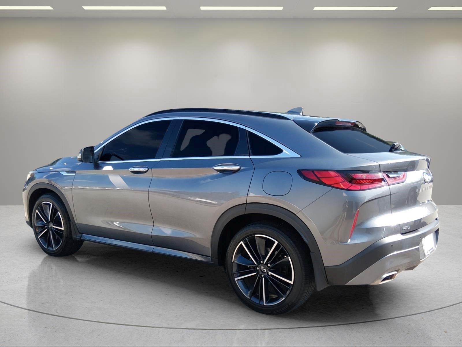 Used 2023 Graphite Shadow INFINITI LUXE image 3