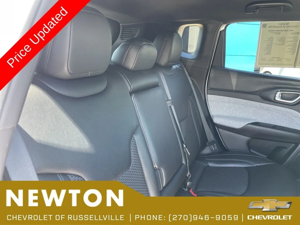 Used 2025 Bright White Clearcoat Jeep Latitude image 32