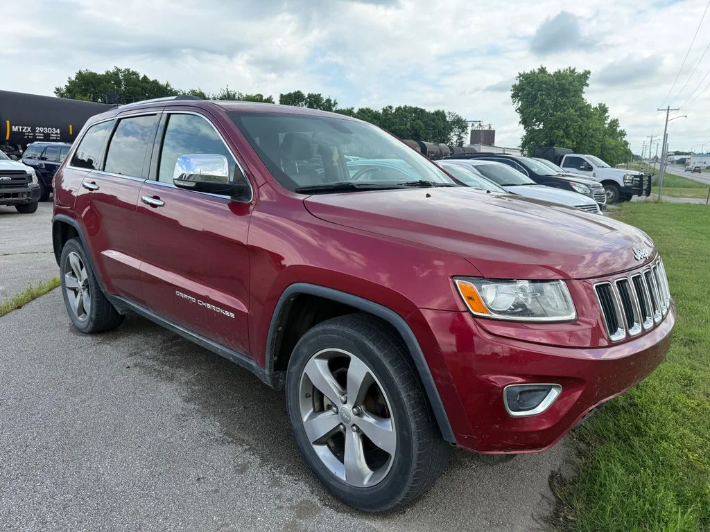 Used 2014 Red Jeep Limited image 8