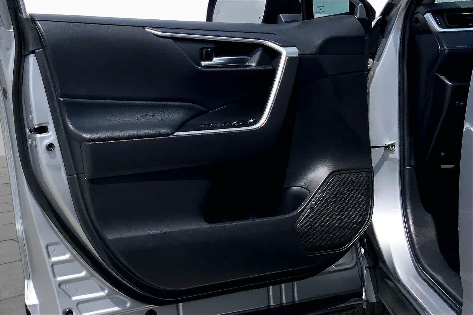 Used 2022 Silver Sky Metallic Toyota Hybrid XLE image 21