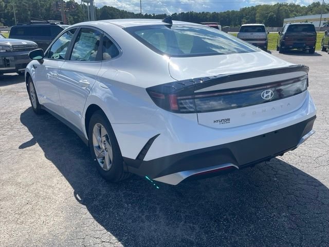 New 2026 White Hyundai SE image 3