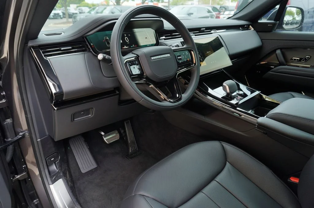New 2026 Charente Grey Land Rover Dynamic SE image 12