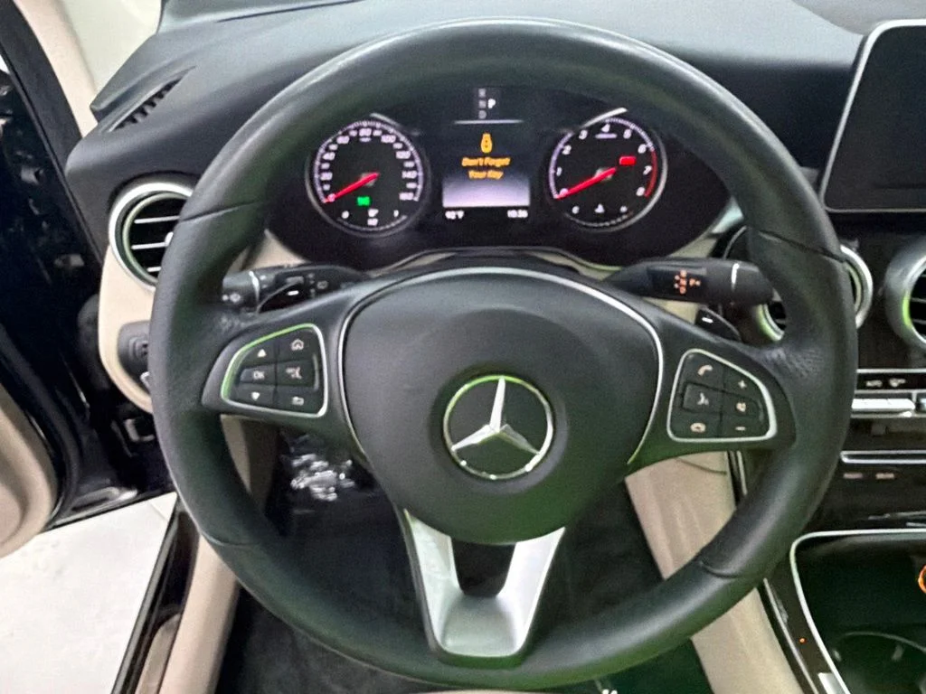 Used 2018  Mercedes-Benz GLC 300 image 20