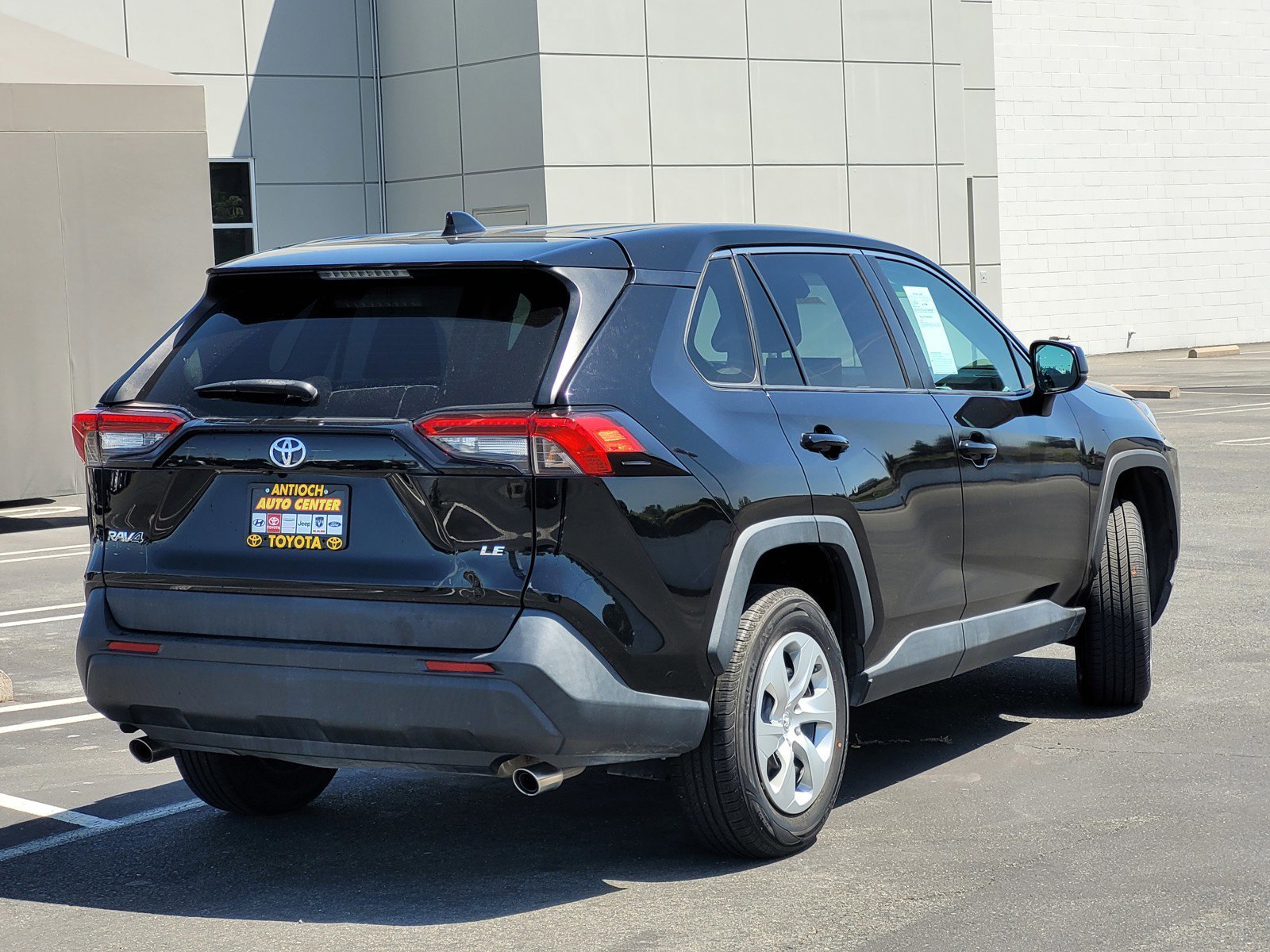Used 2022  Toyota LE image 4