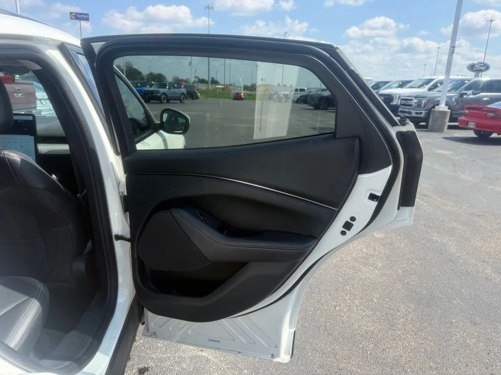 Used 2022 White Metallic Ford Select image 46