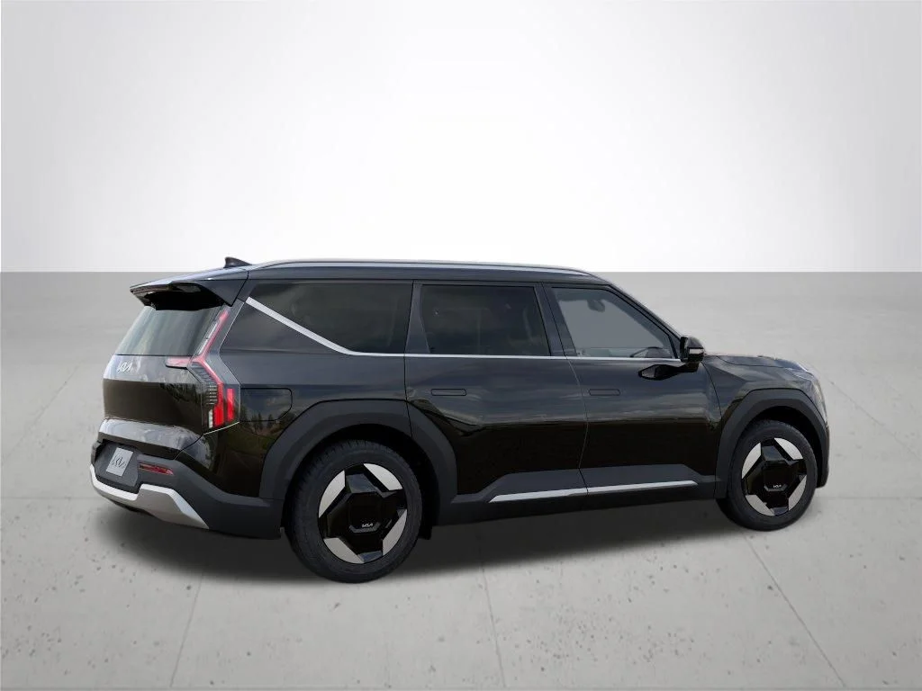 New 2026 Ebony Black Kia Wind AWD image 6