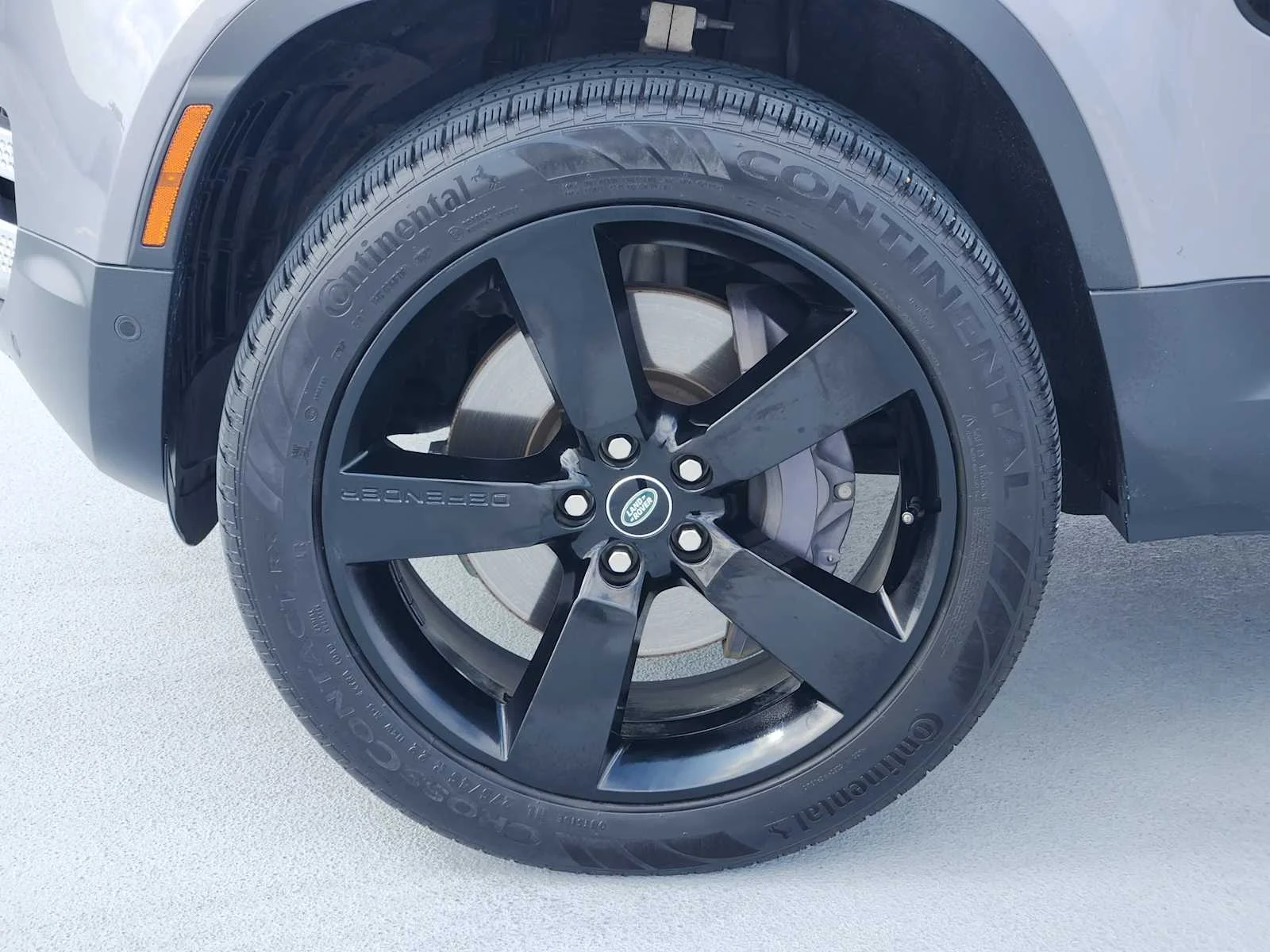 Used 2022 Eiger Grey Metallic Land Rover SE image 10