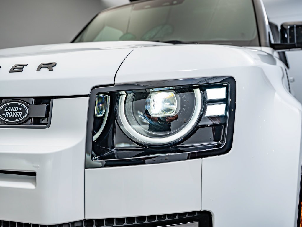 New 2026 Fuji White Land Rover X-Dynamic SE image 8