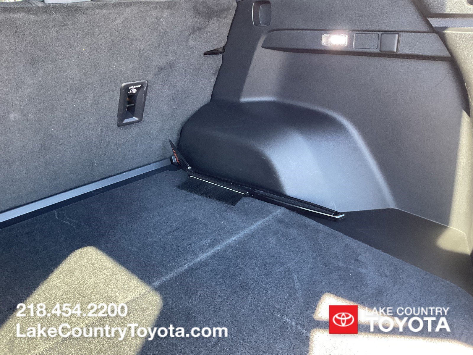 Used 2025 Graphite Gray GMC Elevation image 10