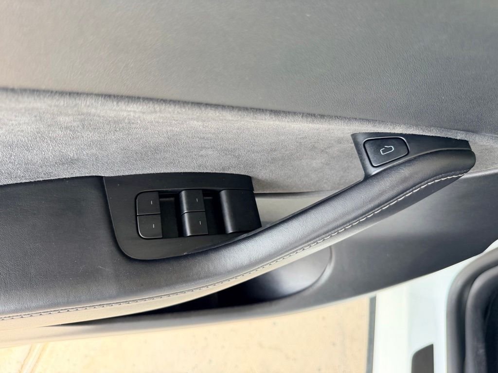 Used 2021  Tesla Long Range image 11