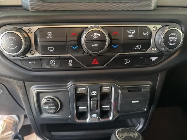 Used 2019 Black Jeep Unlimited Sahara image 16