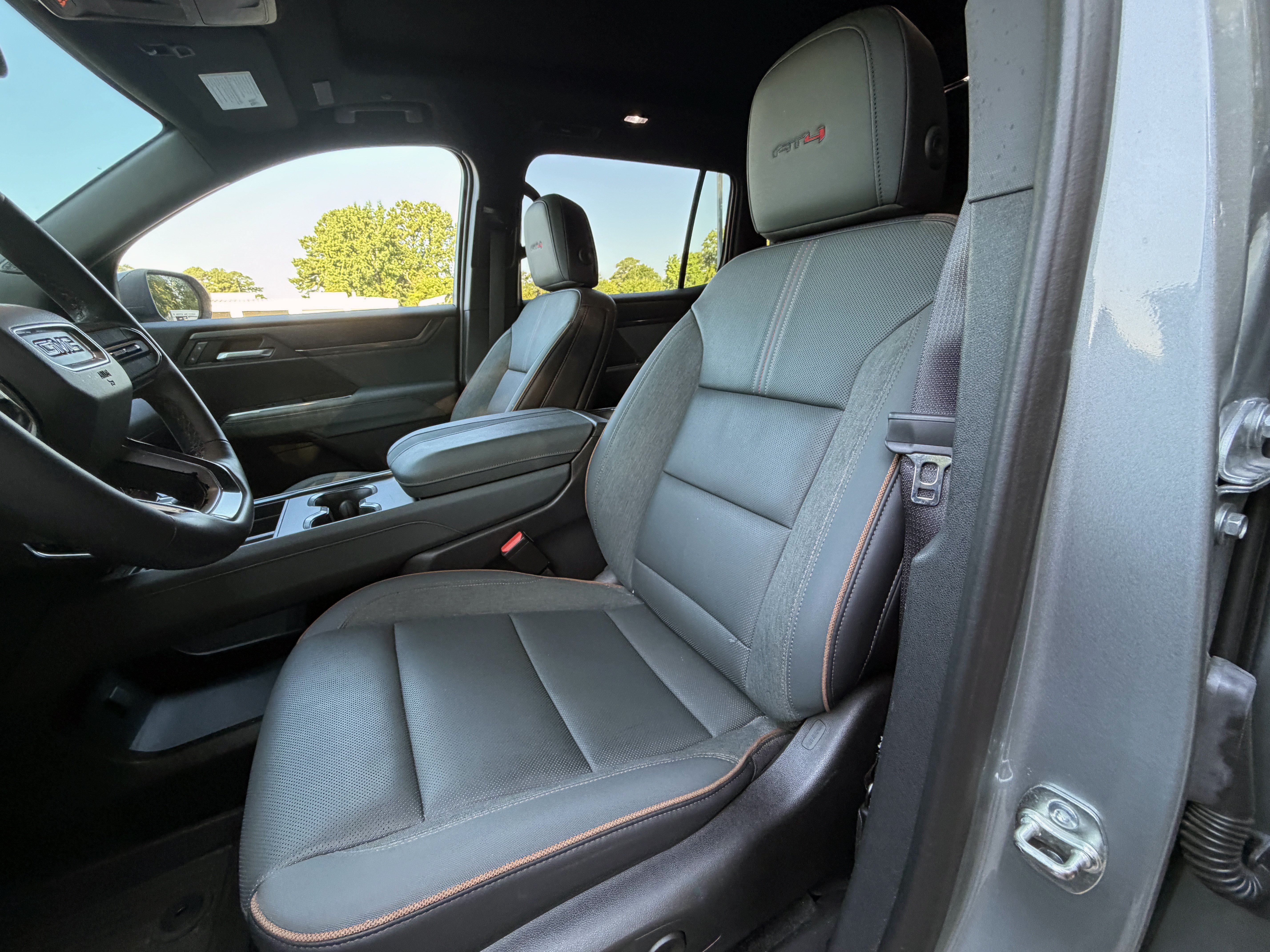 Used 2025 Sterling Metallic GMC AT4 image 8
