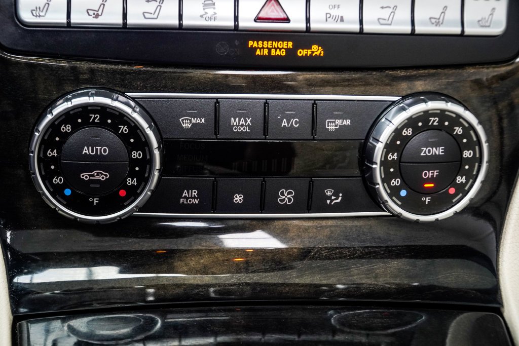 Used 2019 White Mercedes-Benz SL 550 image 26