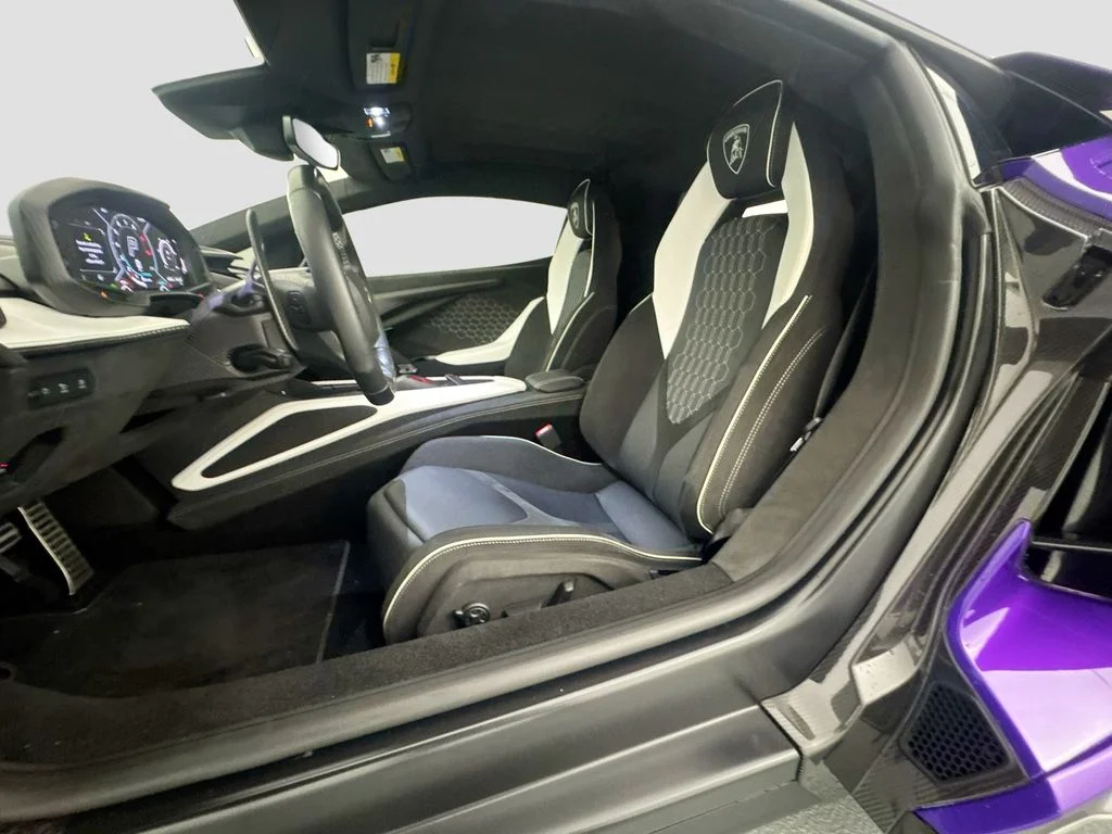 Used 2024  Lamborghini  image 22