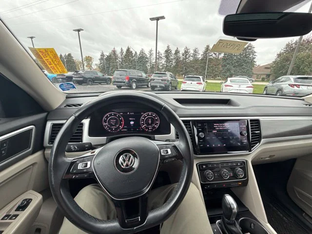 Used 2019 Deep Black Volkswagen SEL image 14