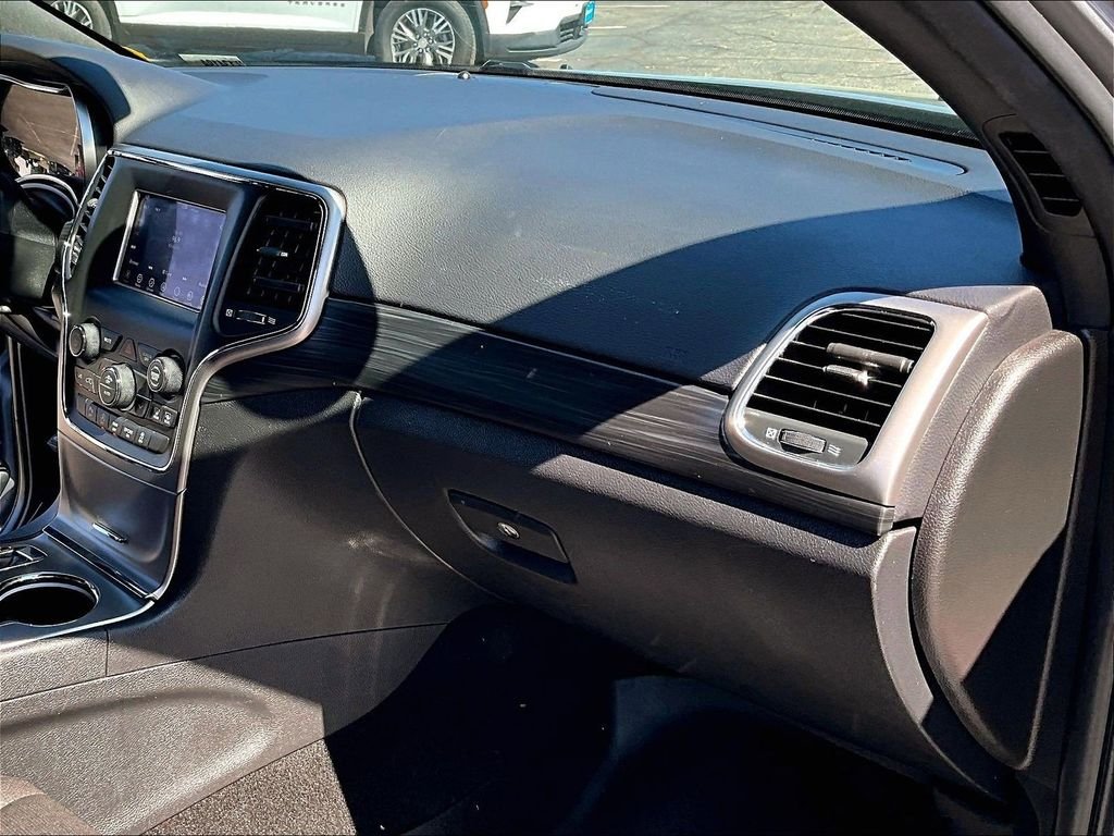 Used 2021 Silver Jeep Laredo E image 13