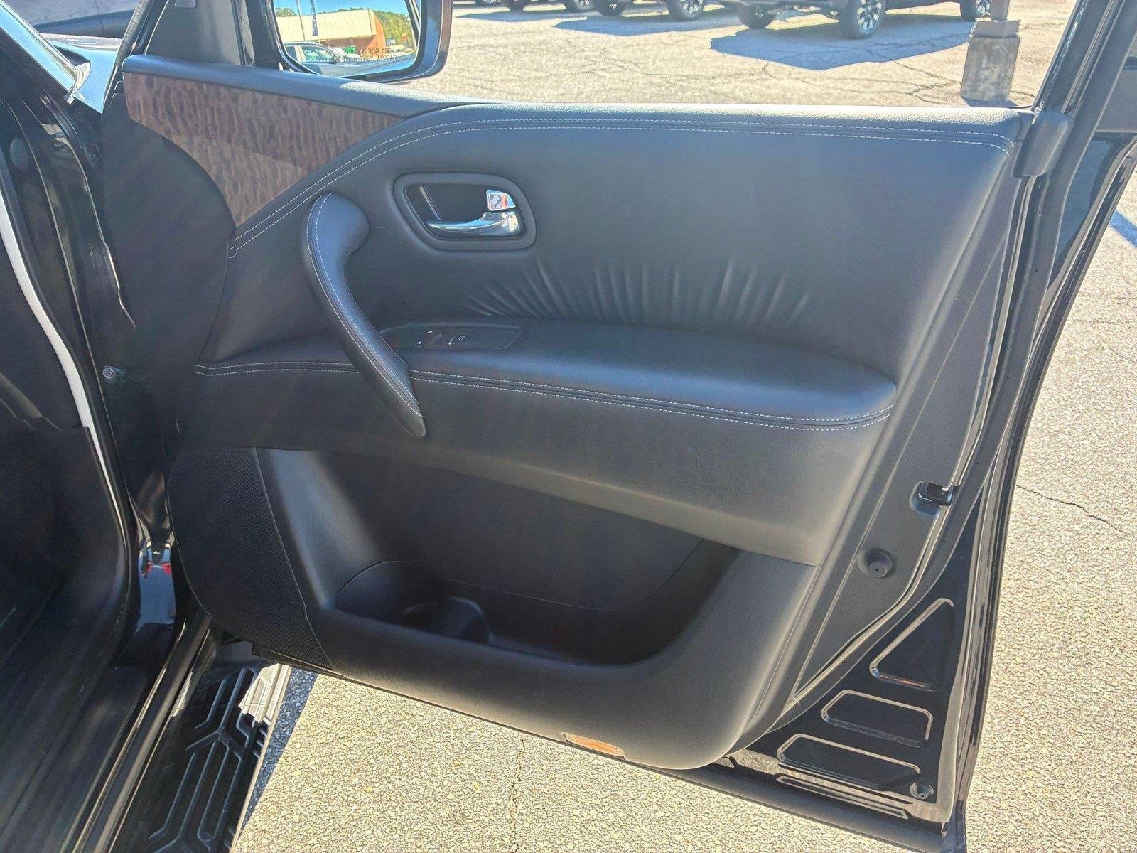 Used 2020 Super Black Nissan SL image 29
