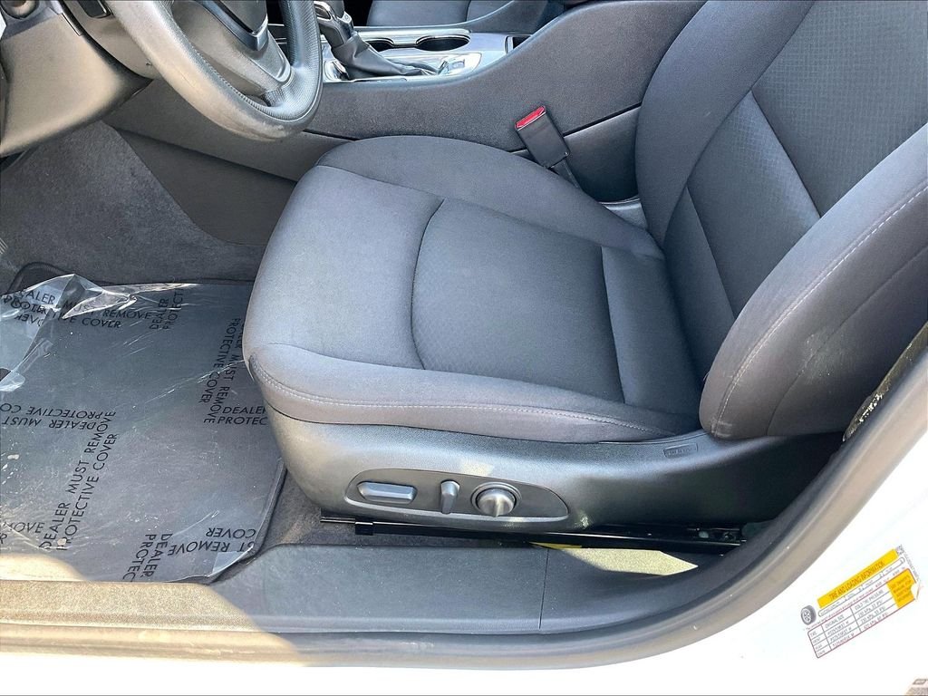 Used 2024 Summit White Chevrolet LT image 33