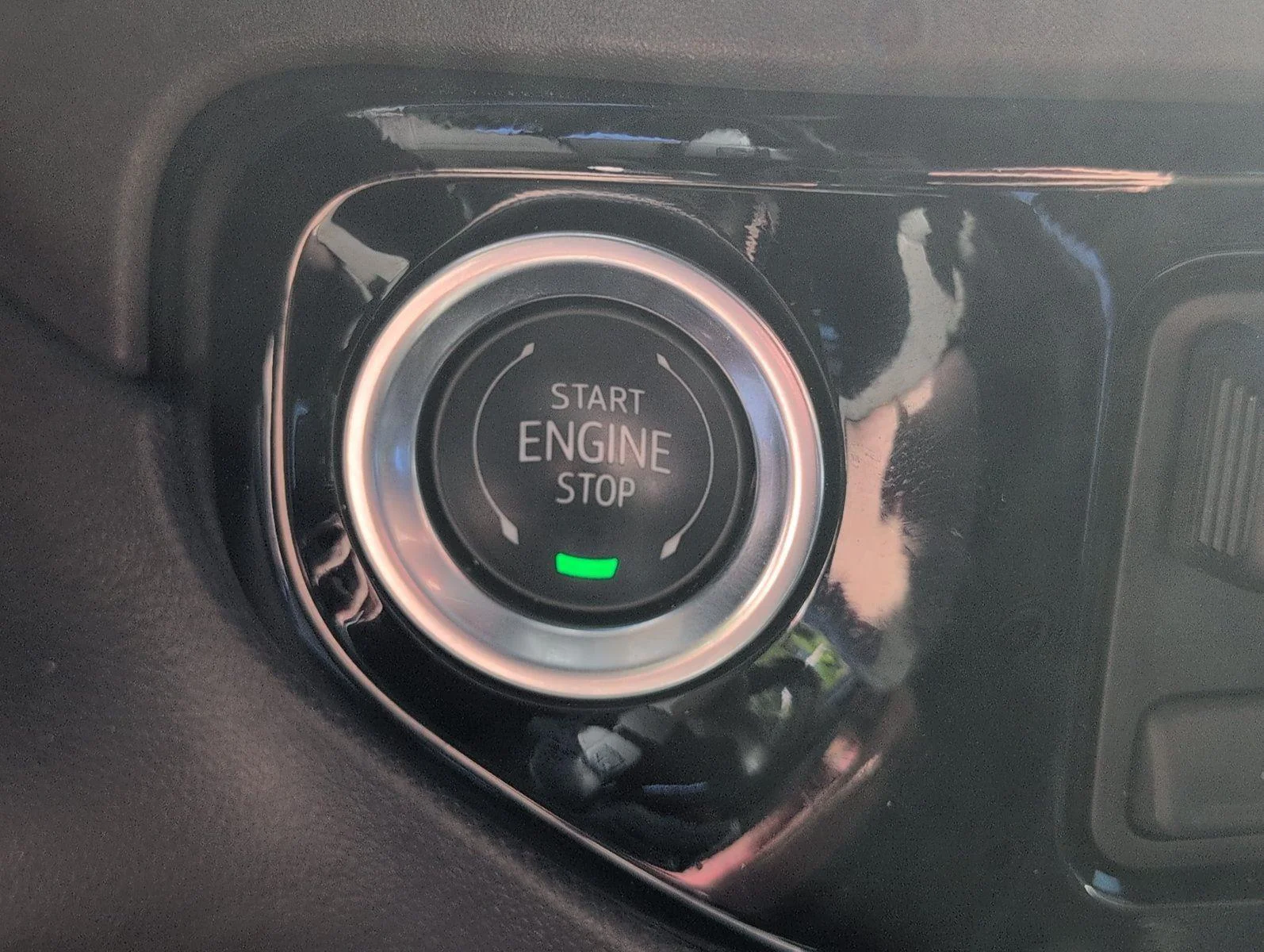Used 2025 Summit White Chevrolet RST image 24