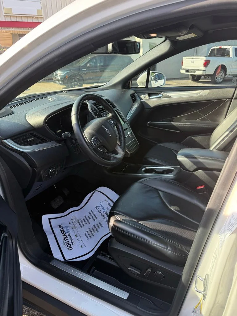 Used 2019 White Lincoln Reserve image 8
