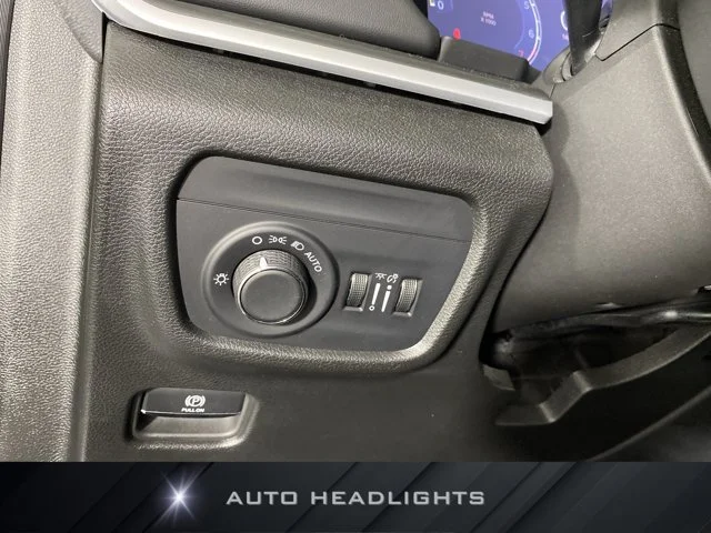 Used 2024 Silver Jeep Altitude X image 25