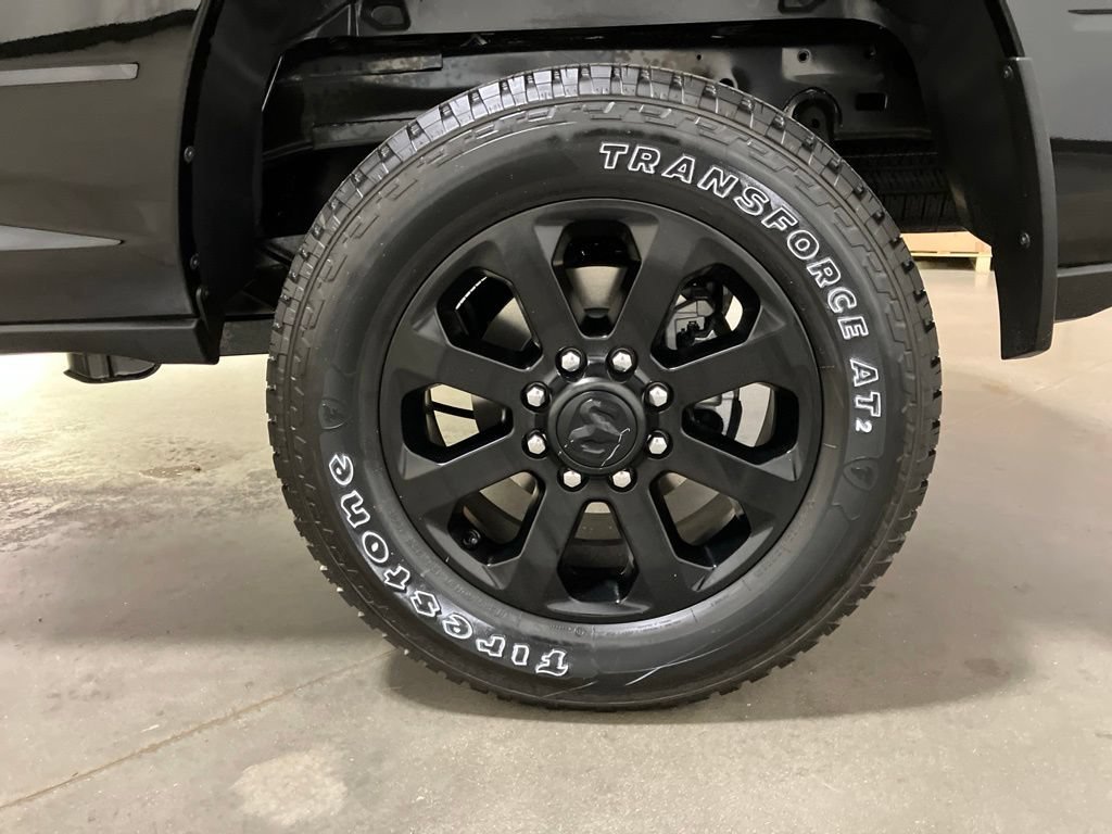 New 2026 Diamond Black Crystal Pearl-Coat Exterior Paint RAM Laramie image 35