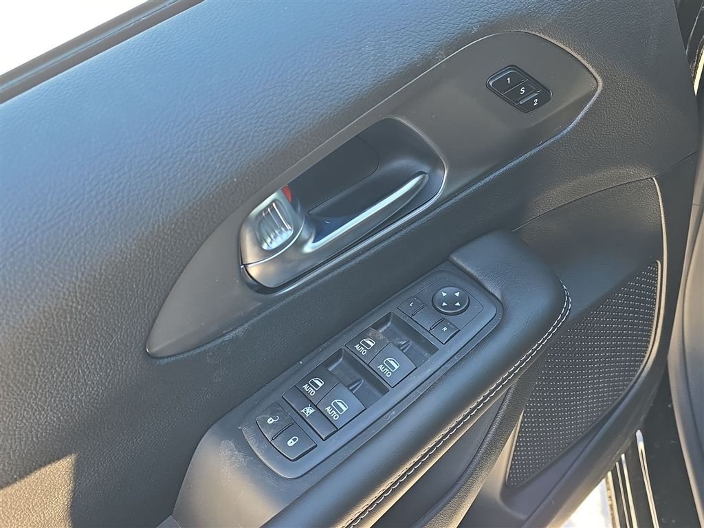 New 2026 Diamond Black Crystal Pearl-Coat Exterior Paint Chrysler Select image 20
