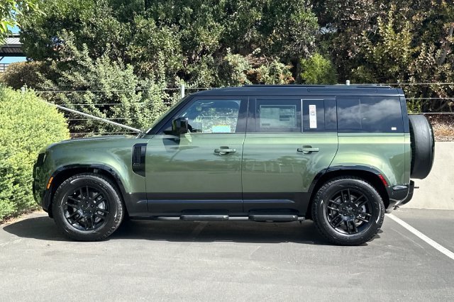 New 2026 Woolstone Green Land Rover X-Dynamic SE image 2