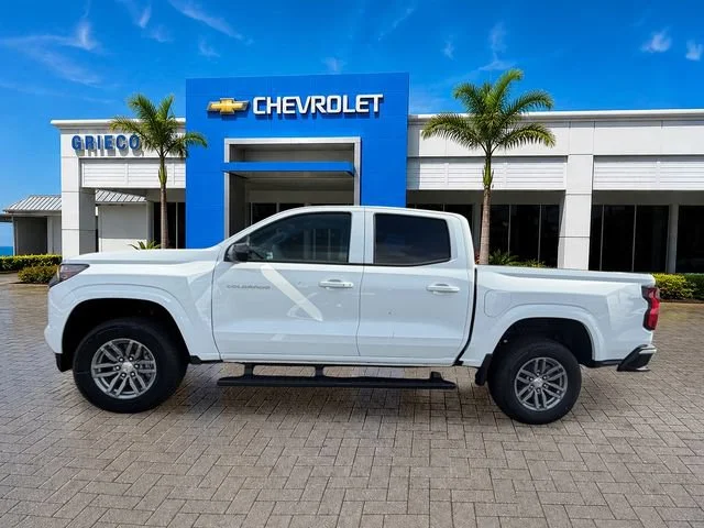 New 2026 Summit White Chevrolet LT image 4