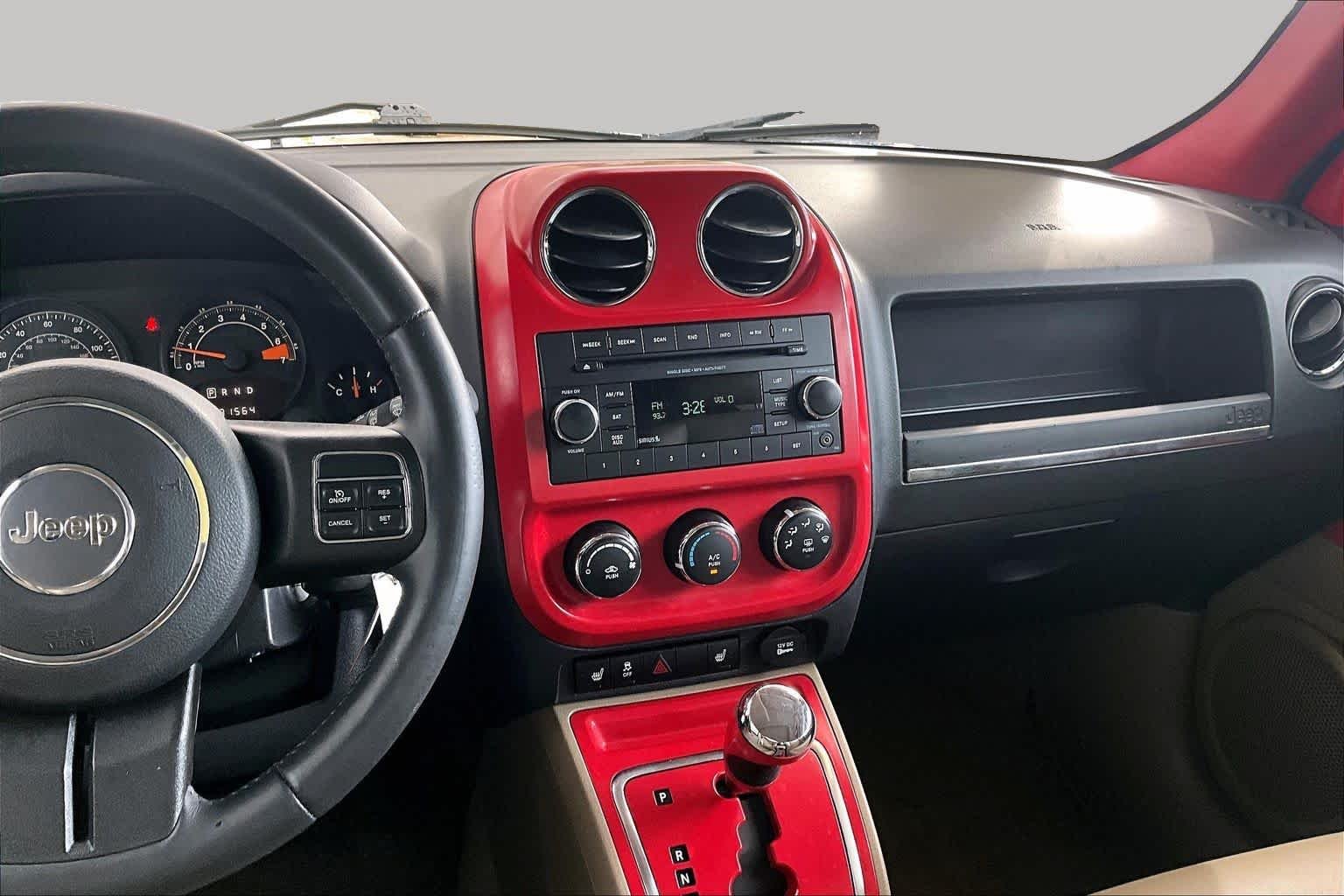 Used 2015 Granite Crystal Metallic Clearcoat Jeep High Altitude Edition image 7